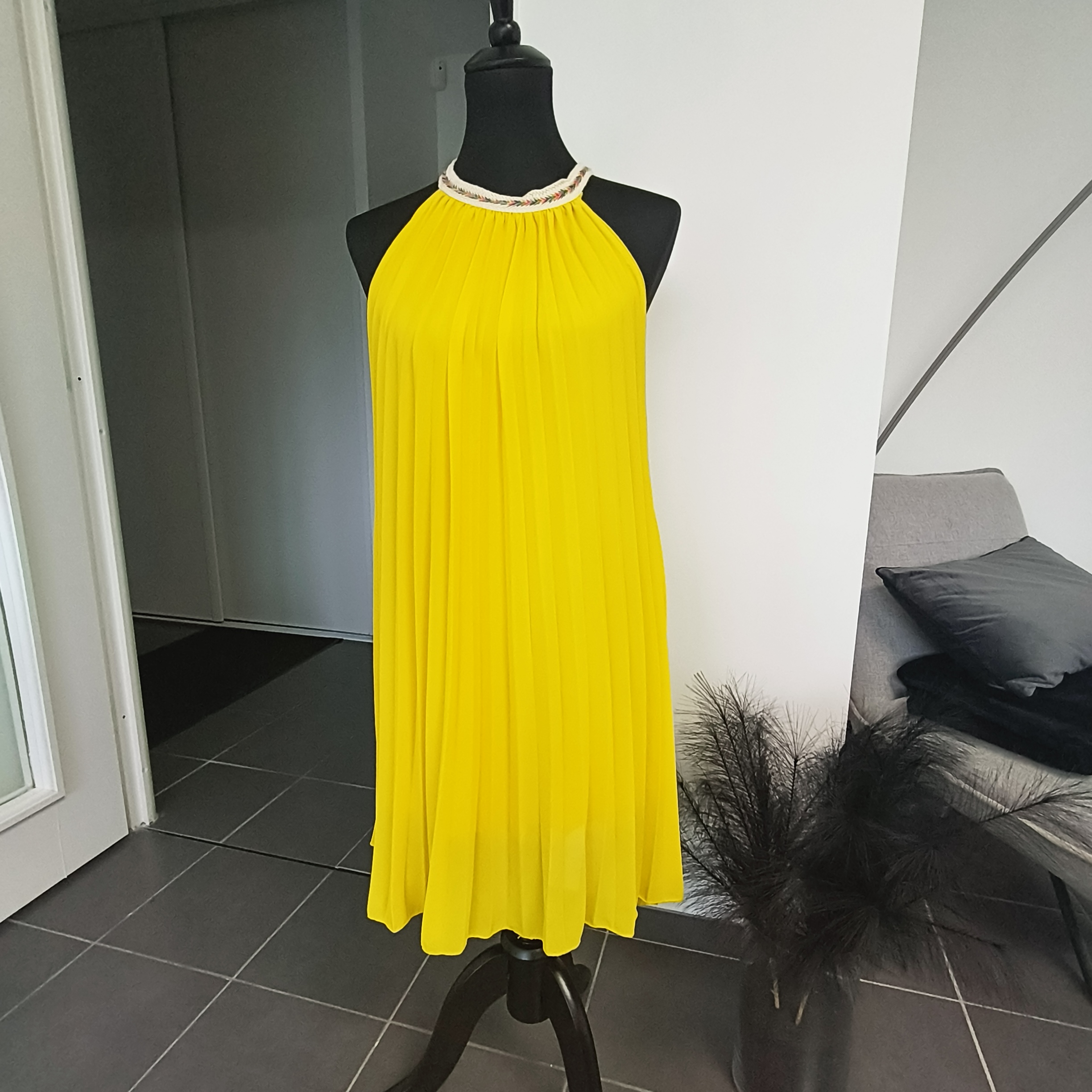 Robe jaune – Image 2