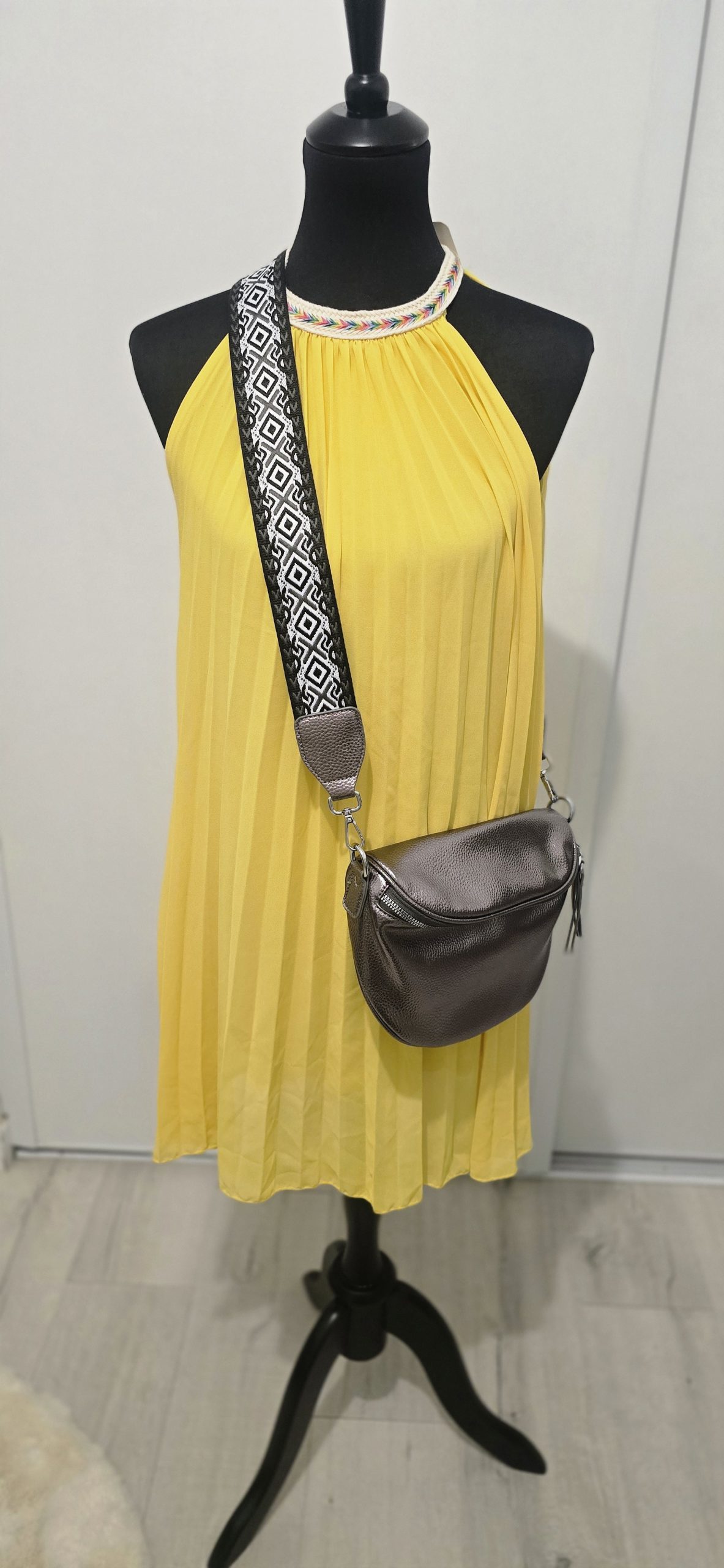 Robe jaune – Image 4